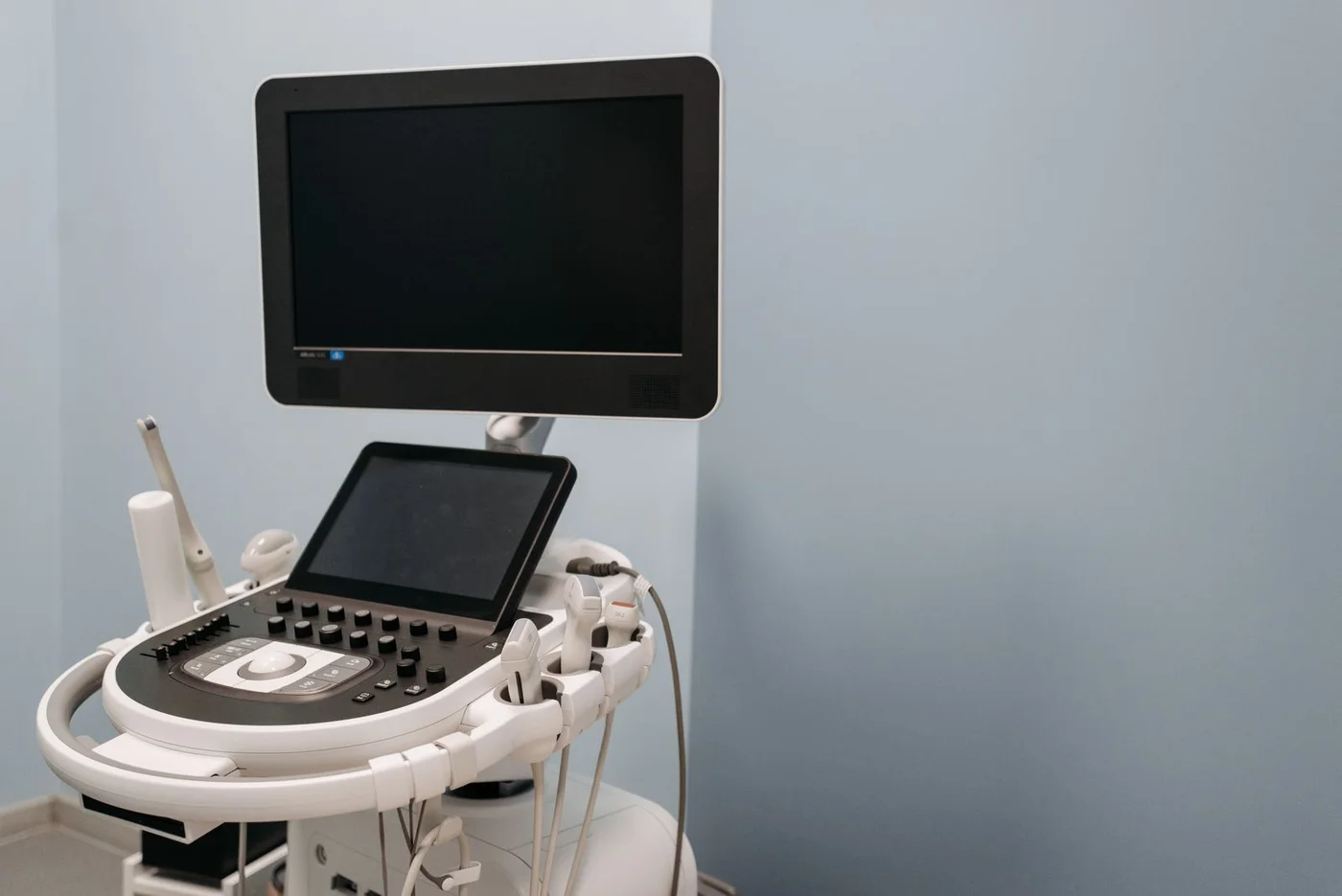 Ultrasound console with screen, control panel and probe